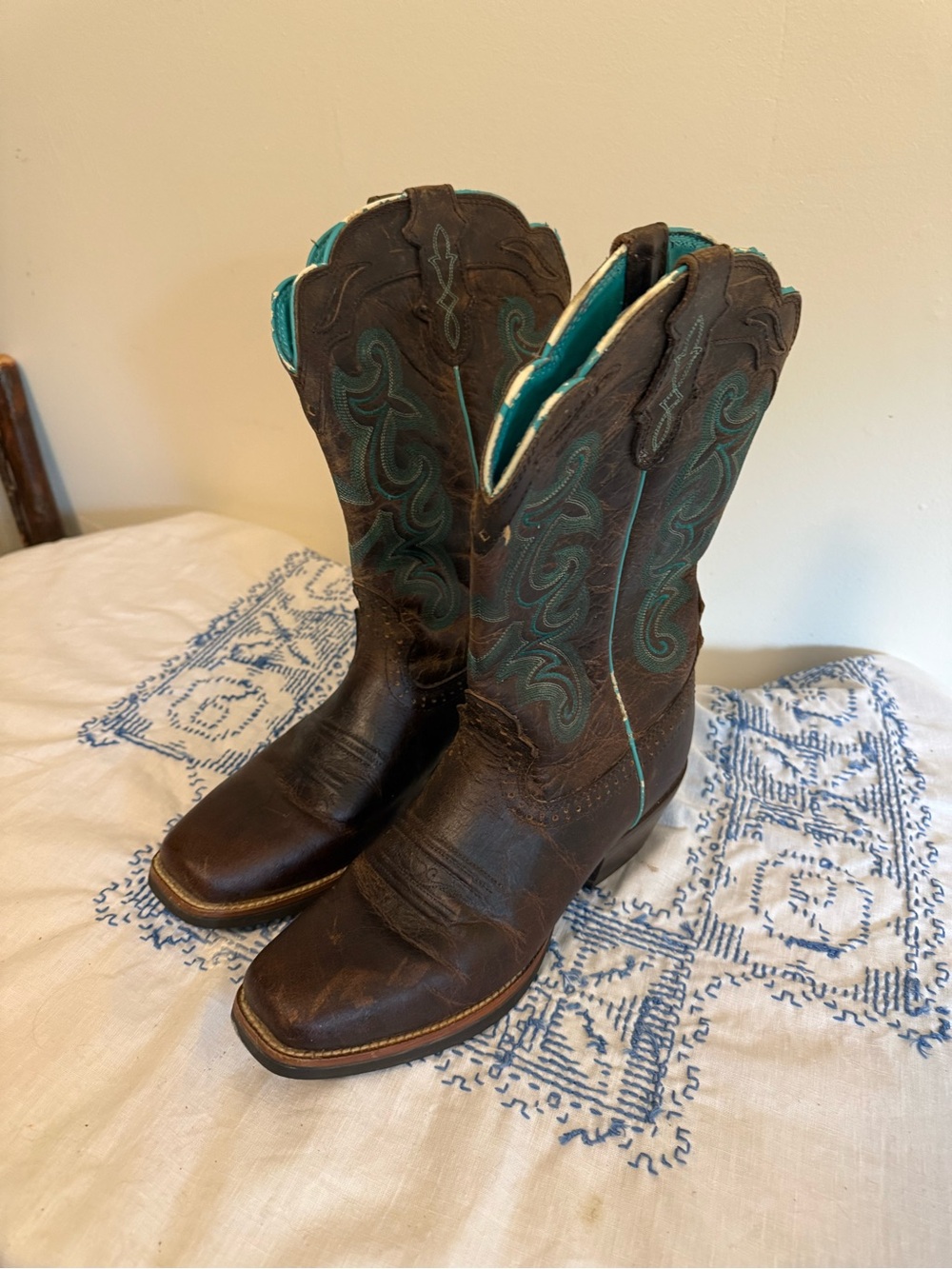 Women’s Brown Leather Cowgirl Boots with Teal Stitching. Justin Boots
